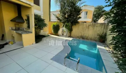 Sobrado em Condomínio Fechado a venda no alto da Boa Vista, com piscina e churrasquira.
