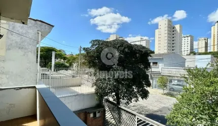 Campo Belo sobrado 192m² 4 dormitórios, 2 suítes, quintal com churrasqueira e fogão a lenha.