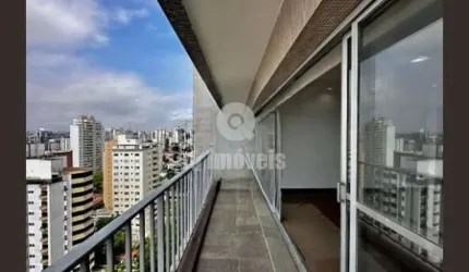 Cobertura duplex no Campo Belo com piscina privativa.