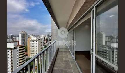 Cobertura duplex no Campo Belo com piscina privativa.