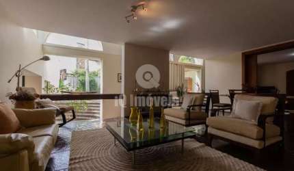 Casa a venda no Morumbi, 800 metros, 6 dormitórios, 3 suítes, 6 vagas.