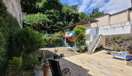 Casa espaçosa de 5 quartos e 2 vagas de garagem no Cidade nobre