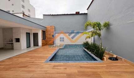 Casa deslumbrante de 3 dormitórios, sendo 2 suítes e 1 com closet, &#224; venda no charmoso bairro Bom Retiro em Ipatinga!
