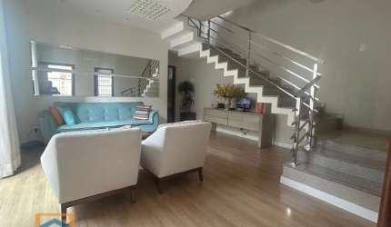 CASA COM TRES SUITES VILA CELESTE