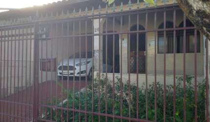 CASA DE QUATRO QUARTOS NO CARIRU