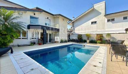 Confortável Casa com 4 Suítes e Lazer no Jardim Acapulco