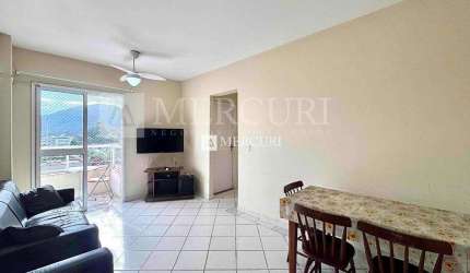 Apartamento na Praia da Enseada com Sacada