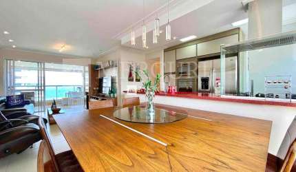Apartamento à venda no Guarujá, Enseada, com Vista Mar e varanda gourmet.