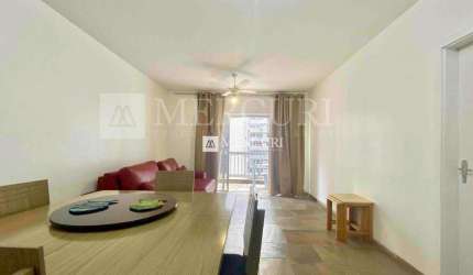 Apartamento no Guarujá, Praia das Pitangueiras, 2 quartos e sacada com vista para o mar.