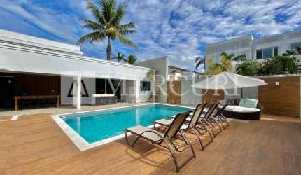 Casa no Guarujá, Condomínio Fechado, Jardim Acapulco, 3 suítes.