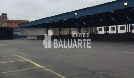 GALPÃO -área total de 6.670 m² e construída de 3247 m²,   divide se em plataforma coberta e pátio de
