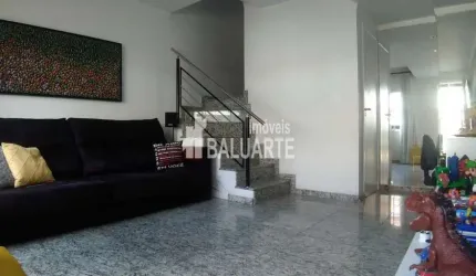 Linda casa em condomínio.