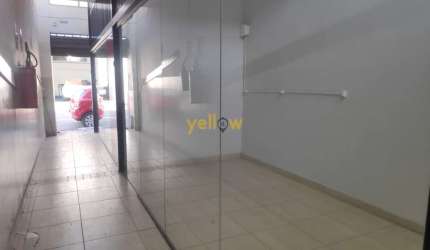 Salão em Centro de Arujá com 130M² e 1 banheiro por R$4.000/mês - Alugue agora!