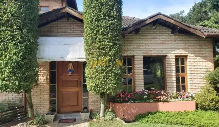 Casa em Arujázinho: 3 Suítes, 5 Banheiros - R$2.300.000