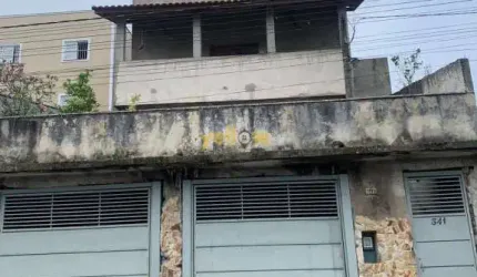 Casa espaçosa em bairro central de Arujá - 4 quartos, 1 suíte, 4 banheiros - venda