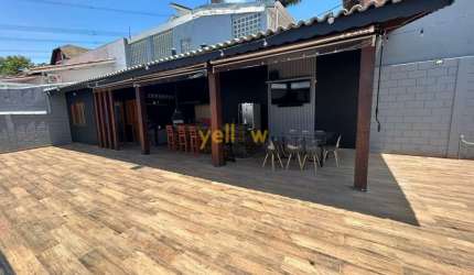 Casa de luxo em condomínio fechado em Itapeti - Mogi das Cruzes: 250m², 3 suítes, 5 banheiros, venda por R$ 2.5M e locação por R$ 9K