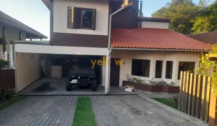 Casa em Condomínio Fechado em Arujá Country Club - 375m², 3 Dormitórios, 1 Suíte, 4 Banheiros - Venda  por R$2M