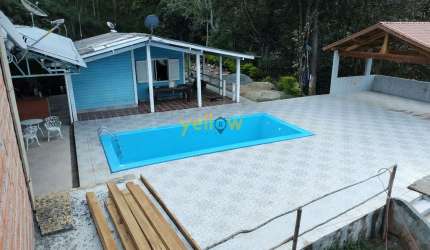 Sítio de 14.397M² em Nazaré Paulista com 2 dormitórios e 3 banheiros por R$700K para venda e. Aproveite a tranquilidade do Bairro do Peão. Confira!