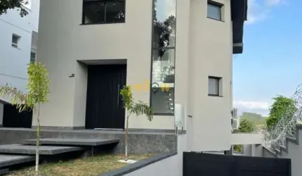 Casa em Condomínio em Arujá V: 3 Dormitórios e 295m²