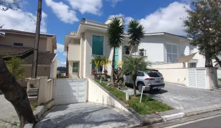 Casa Luxuosa em Arujá 5: 4 Suítes, 347m² por R$ 3.3M