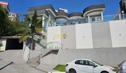 Luxuosa Casa em Condomínio Hills III - Arujá à Venda e Locação