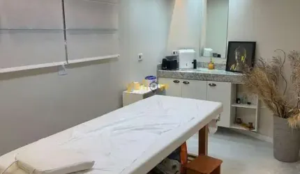 90 % dos moveis vão ficar ,só os da estética que não,valor da locação é $6.000
