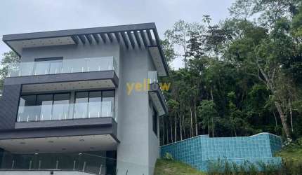 Casa de Luxo em Aruã - 4 Suítes e 500m² à Venda