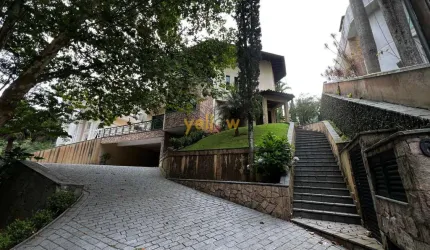Casa em Arujá: 4 Dorms, 3 Suítes, Venda e Locação