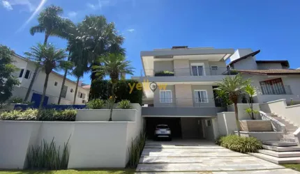 &lt;p&gt;Descubra o seu novo lar no exclusivo Condomínio Arujá 5, uma verdadeira joia localizada em Arujá. Esta impressionante casa em condomínio fechado conta com 5 dormitórios, sendo 4 suítes, proje