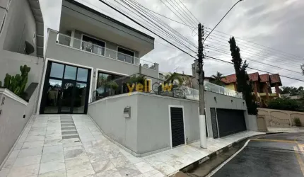 Casa Luxuosa em Arujázinho IV: 4 Suítes e 8 Banheiros