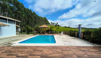 Chácara à Venda em Santa Isabel: 3 Dorms, 2 Suítes, R$ 2,5M