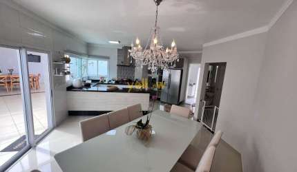 Casa à Venda em Lavorare Arujá: 3 Suítes, 304m², R$1.980.000