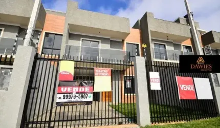 Sobrado novo com terraço no bairro Uberaba