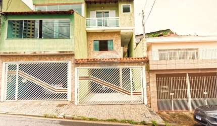 Sobrado em PERFEITO ESTADO com 3 dorms. e churrasqueira na V. Pirituba