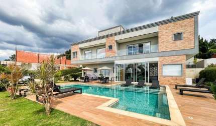 Luxuosa Residência com 5 Suítes, Lazer Completo e Conforto Incomparável