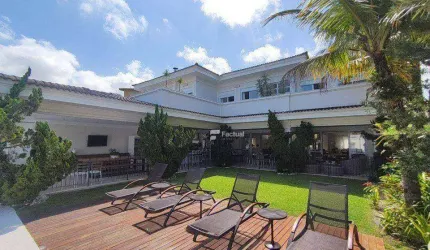 CASA COM 06 DORMITÓRIOS EM CONDOMÍNIO