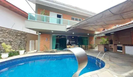 Casa à venda na Praia da Enseada - Guarujá / SP.
