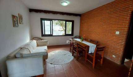 Espaçosa Casa Térrea com 03 dormitórios na Praia da Enseada!! Oportunidade!! Ampla Área Externa e Quintal! Lado Bairro!!
