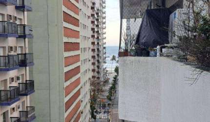 Apartamento à venda na Praia das Pitangueiras - Guarujá / SP.