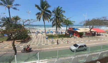 Praia do Tombo frente ao mar.