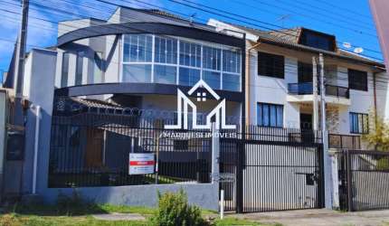 Casa com 3 quartos e 5 vagas à venda, 241m2