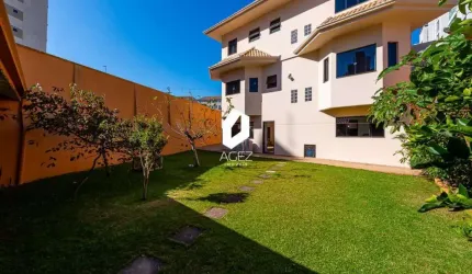 Casa com 4 amplos quartos, suíte e closet no Portão, terreno amplo e ensolarado.