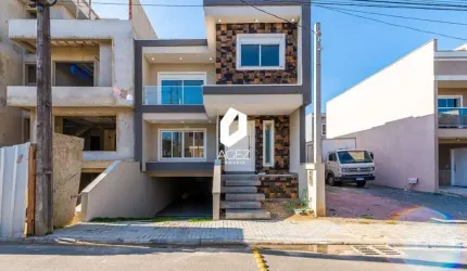 Sobrado em condominio fechado, 3 quartos com suíte com hidromassagem e closet.
