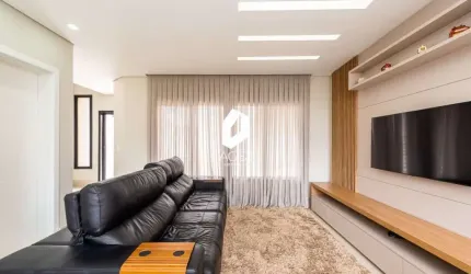 Casa em condomínio a venda com 03 suítes, quintal e terraço amplo com área gourm