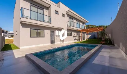 Casa nova com 04 amplas suítes, terreno amplo com piscina e 04 vagas de garagem!