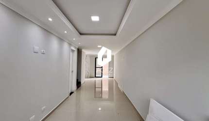 Sobrado novo com terraço amplo, 03 quartos 01 suíte e 02 vagas!