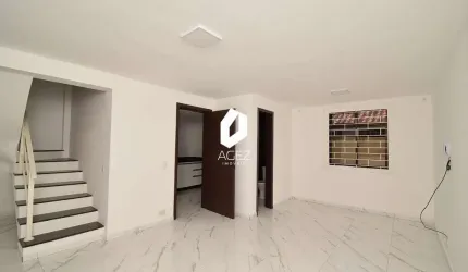 Sobrado em condomínio com 03 quarto sendo uma suíte!