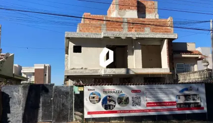 SOBRADO NOVO EM CONDOMINIO DE ALTO PADRÃO COM 3 QUARTOS, 3 SUÍTE,  2 VAGAS DE GA