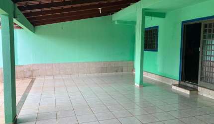 Ótimo sobrado á venda, construído para moradia própria.