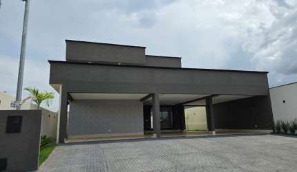 Sobrado de Luxo no Condomínio Marinas di Caldas – Beira do Lago Corumbá